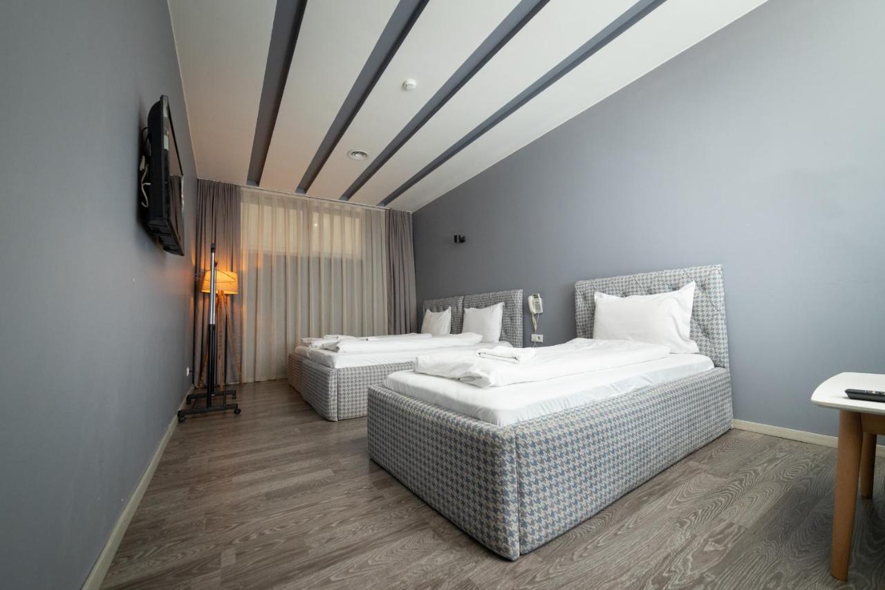 Hotel Gloria Pristina Esterno foto